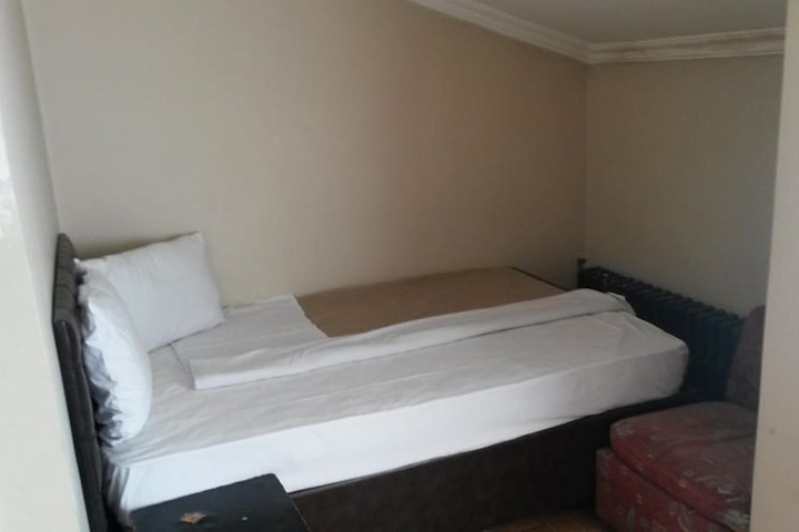 Room 12 of 25