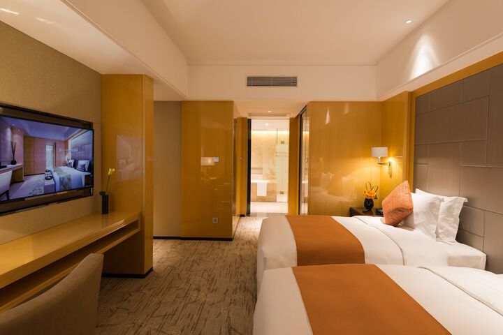 Room 4 of 90