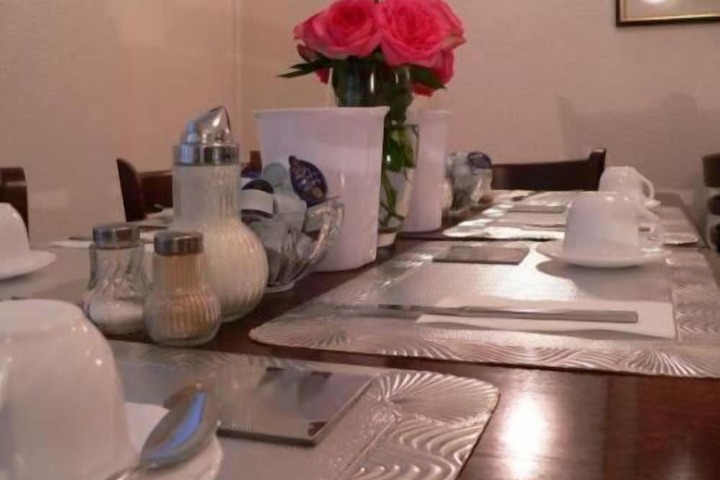 Dining 16 of 18