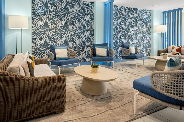 Entrance & Lobby