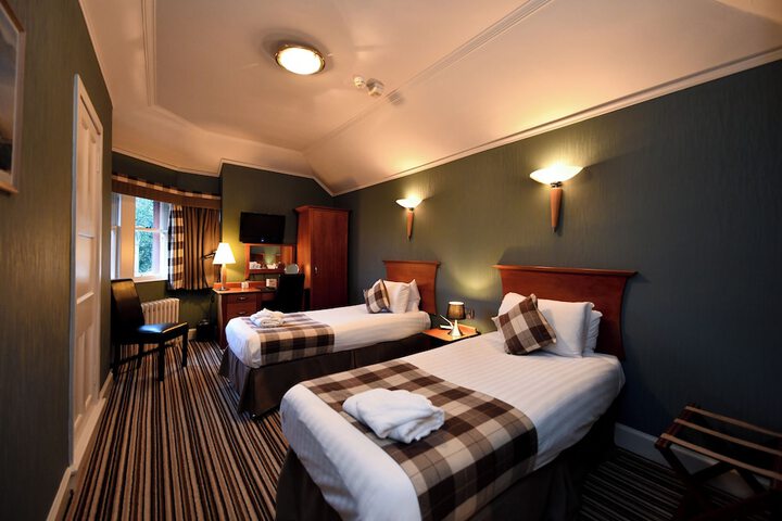 Room 9 of 37