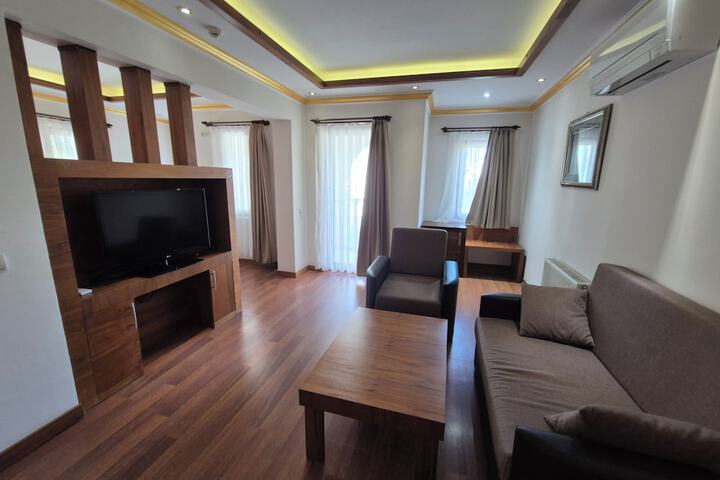 Room 9 of 26