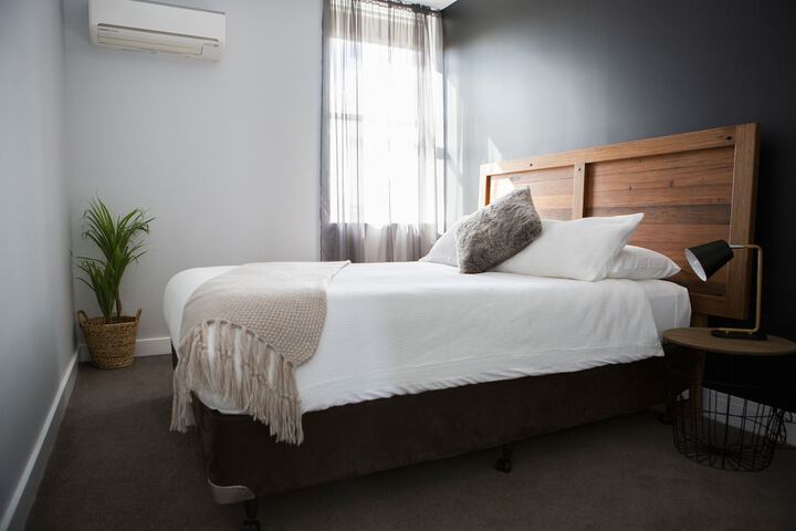 Room 5 of 27