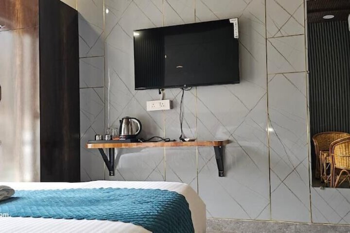 Room 5 of 10