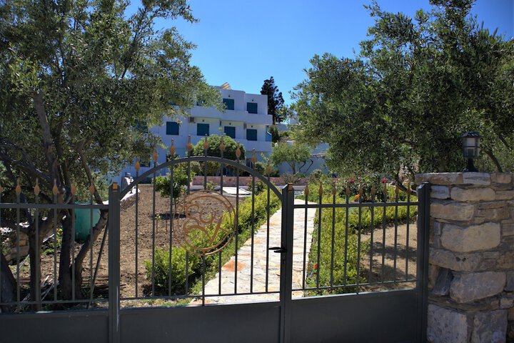 Hotel Exterior 49 of 65