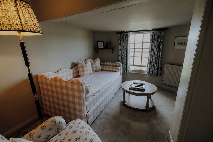 Room 12 of 32