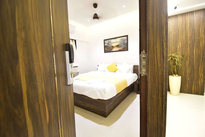 Room 5 of 33