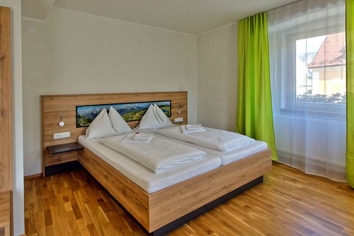 Room 5 of 79