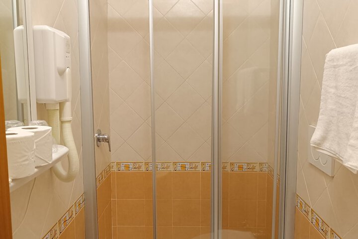 Room 50 of 65
