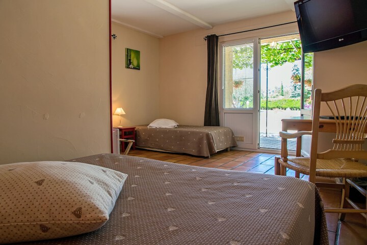 Room 3 of 32