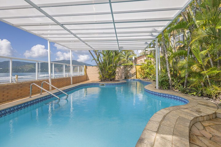Pool 142 of 202