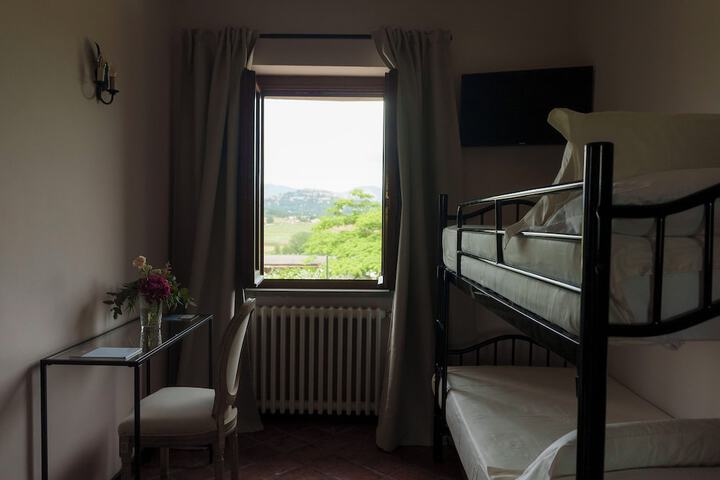 Room 6 of 32