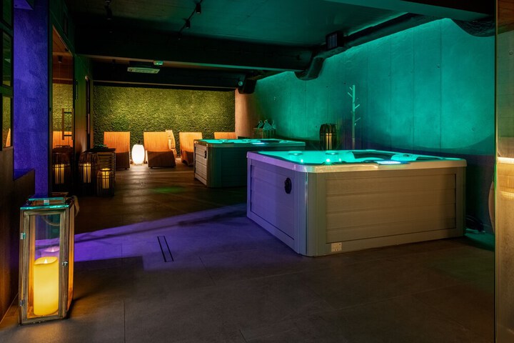 Hot Tub 46 of 71