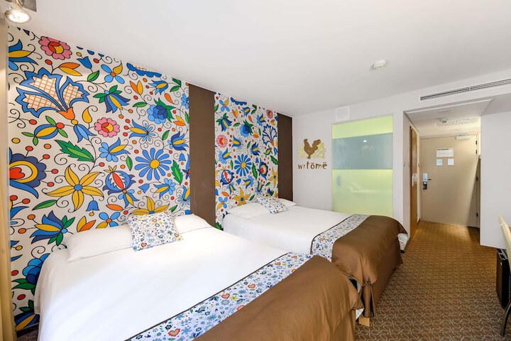 Room 21 of 83