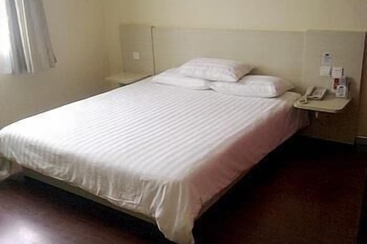 Room 5 of 43