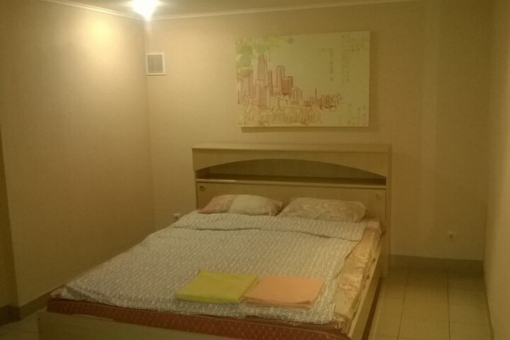 Room 7 of 28