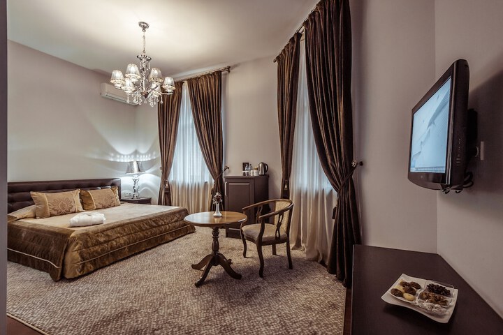 Room 3 of 67