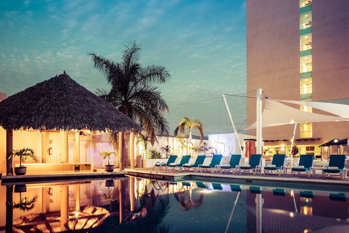 Hotel Pool