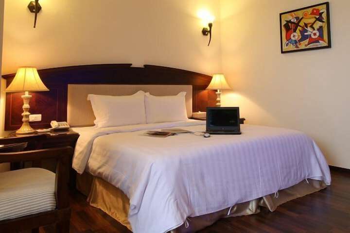 Room 10 of 39
