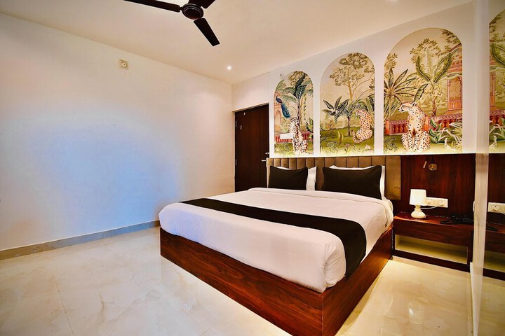 Room 4 of 18