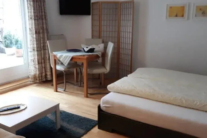 Room 5 of 18