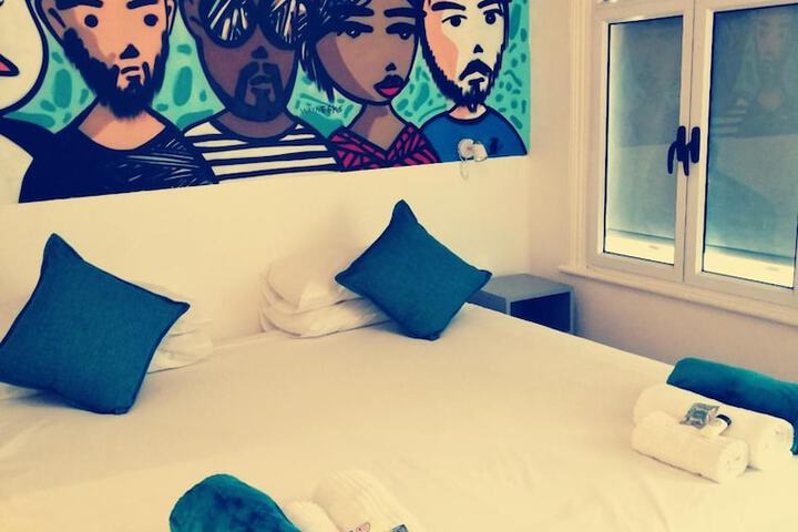 Room 18 of 48