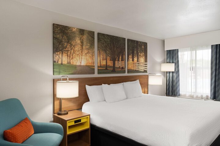 Room 18 of 33