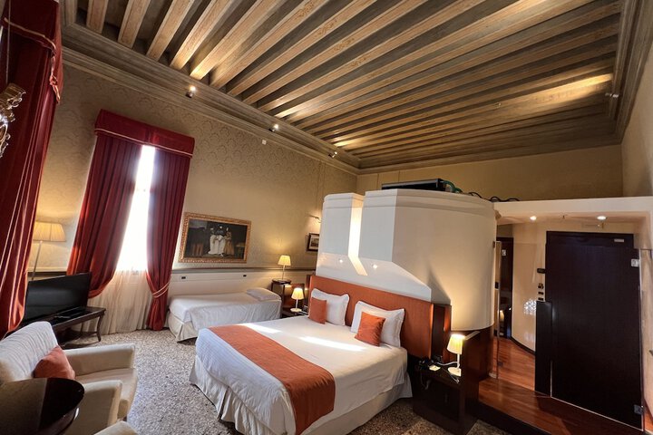 Room 152 of 290