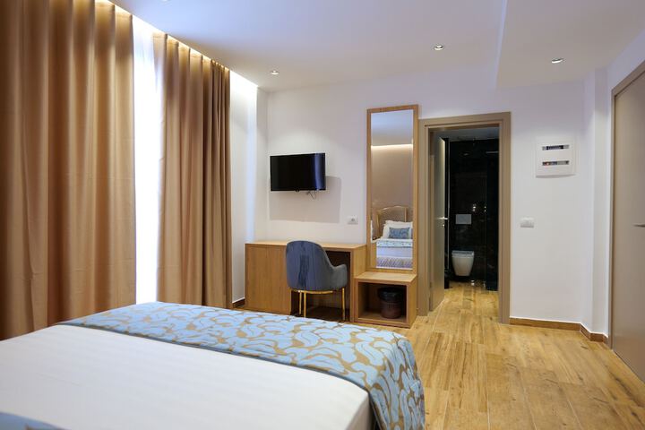 Room 12 of 74