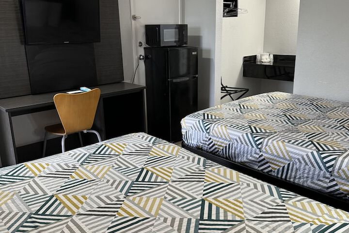 2 Double Beds (12 of 12)