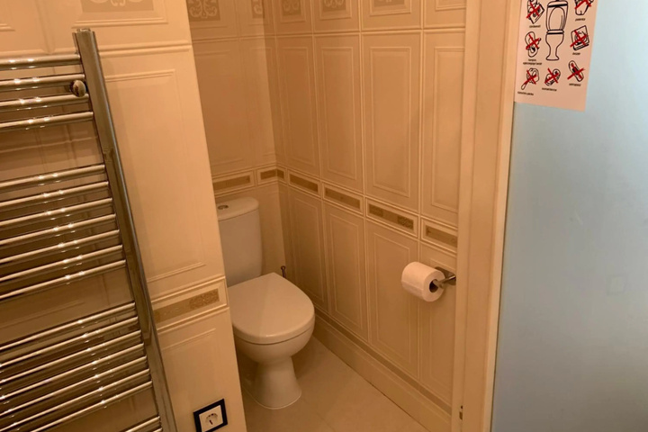 Room 9 of 18