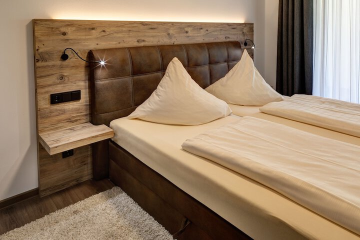 Room 2 of 38