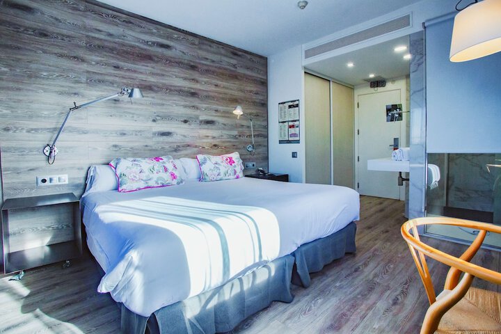 Room 13 of 105