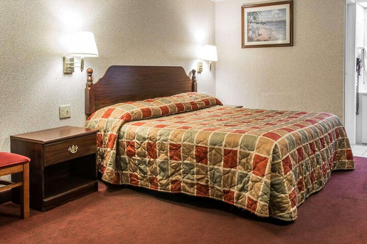 1 King Bed (7 of 7)
