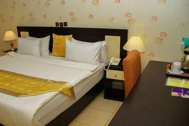 Room 10 of 29