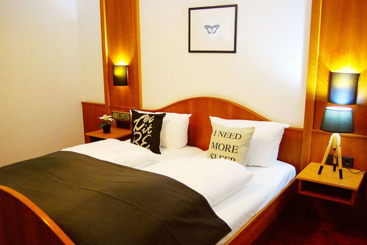Room 2 of 42