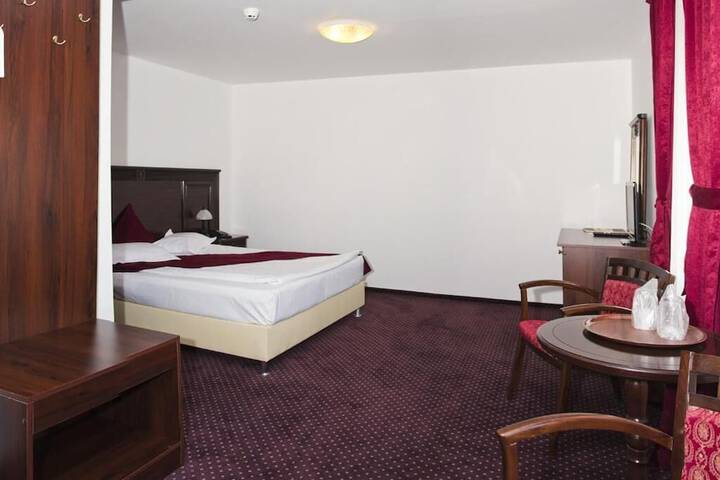 Room 16 of 33