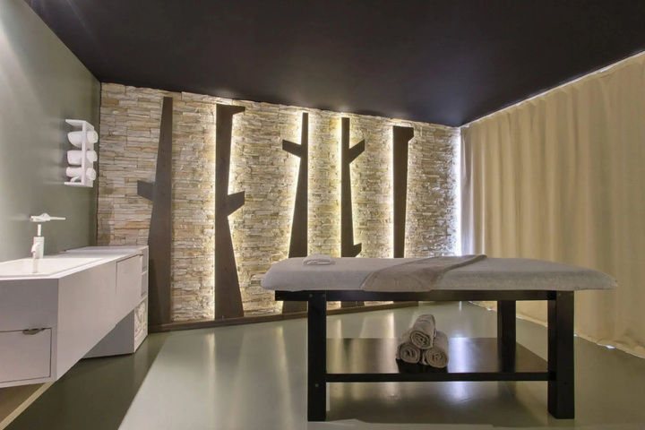 Spa 18 of 28