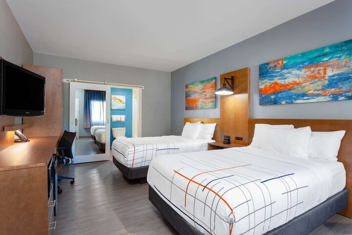 2 Double Beds (8 of 10)