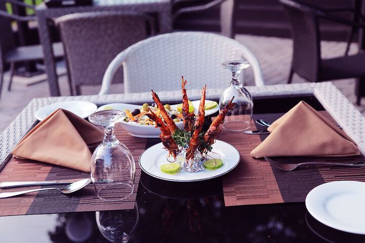Dining 12 of 24
