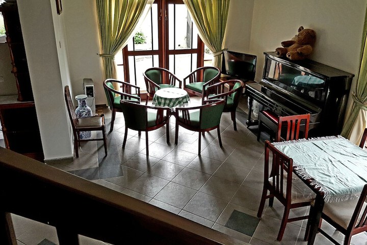 Dining 7 of 14