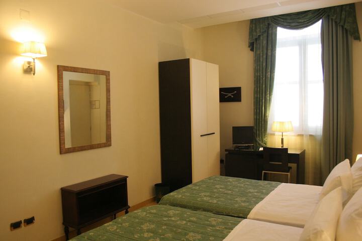 Room 11 of 94