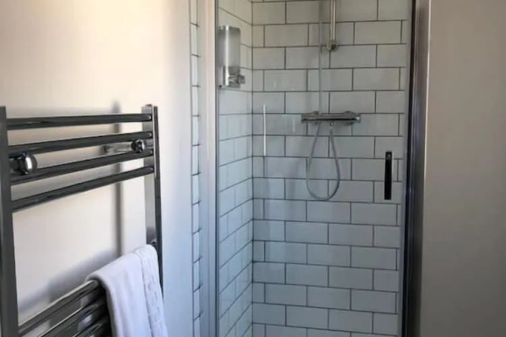 Room 8 of 14