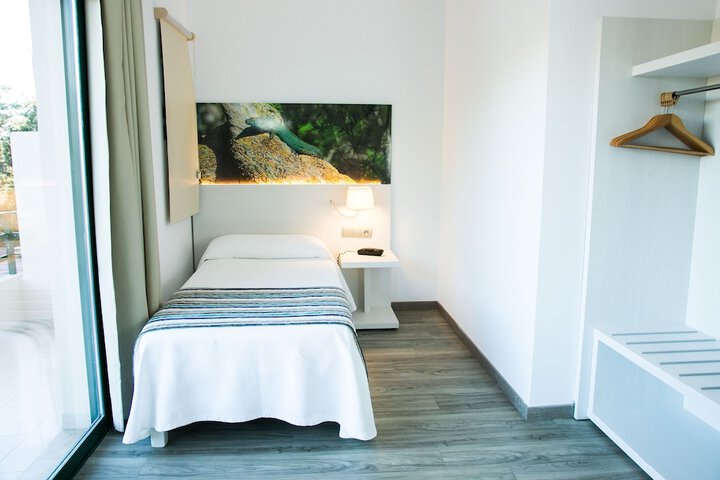 Room 10 of 143
