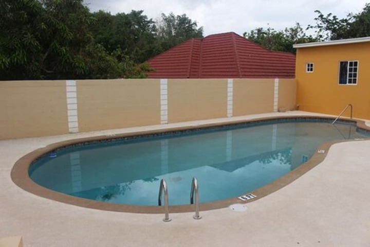 Hotel Pool