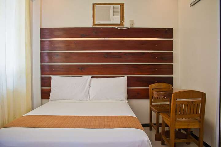 Room 4 of 80
