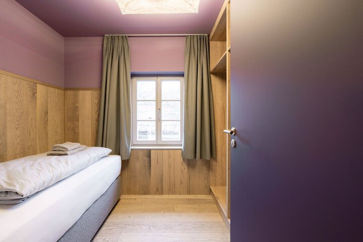 Room 15 of 76