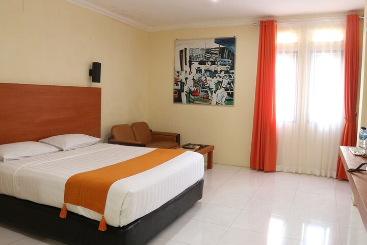 Room 6 of 122