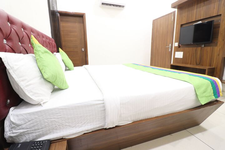 Room 7 of 24