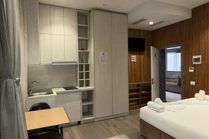 Room 21 of 34